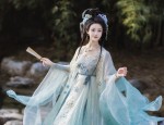 Reinventing the Cheongsam:Embracing Modern Elegance with a Refined Air of Class