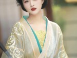 A Little Girls Enchanting Journey in a Stunning Princess-Style Hanfu Dress