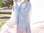 Elegant and Unique:The Allure of Shanhe Style in the Attire of Wen Kexings Character