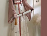 Embroidery Ladys Cheongsam Shop:A Glimpse into the World of Traditional Chinese Beauty