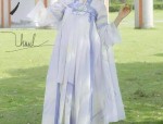 The Splendor of Red Headdress in Hanfu Fashion
