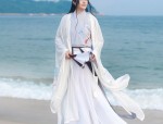 Embracing Summer in Youthful Qipao:The New Fashion in Traditional Elegance