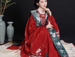 Charming and Elegant Petite Women in Cheongsam:The Essence of Traditional Beauty