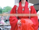 The Shoe Elegance of Qipao:The Role of High Heels