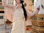 Embracing Traditional Elegance:The Allure of Qiqiao Cheekini Skirt
