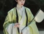 Elegant Girl in Traditional Chinese Fashion:The Rise of High-End Hanfu for Young Girls