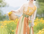 2021 New Style of Cheongsam for Junior School Students:A Blend of Tradition and Modernity