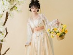2021 New Style of Cheongsam for Junior School Students:A Blend of Tradition and Modernity