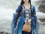 Summer Enchantment:The Fairy-like Girl in Traditional Hanfu Dress