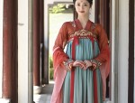The Versatile Red Horseface Skirt:A Fashionable Staple for Anyday Wear
