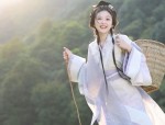 The Story of a 8-Year-Old Hanfu Girl in Second Grade