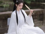 Dreaming in Hanfu:A Journey Through Time in the Traditional Chinese Attire
