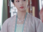 The Golden Cheongsam:A Traditional Childrenswear in Celebration