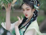 A Little Girls Enchanting Journey in a Stunning Princess-Style Hanfu Dress