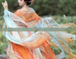 The Elegance of Tall Riders in Extended-Length Horse-Tail Skirts