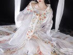 Modernized Chinese Cheongsam:Embracing Plus-Size Fashion with Traditional Elegance
