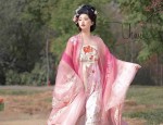 Embracing Modernity in Traditional Style:The Rise of the New Chinese-Style斜襟 Cheongsam