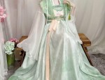 2021 New Style of Cheongsam for Junior School Students:A Blend of Tradition and Modernity
