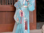 Redesigning the Cheongsams Waistline:Embracing Modern Comfort with Traditional Elegance