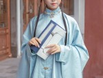 Petite Summer Fashion:The Charm of Traditional Tangzhuang and Hanfu for Women