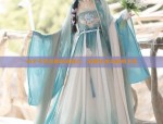 The Journey of a汉服模特:Behind the Scenes of a Traditional Chinese Fashion Photo Shoot