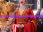 The Charm of a Slightly Plump Red Cheongsam