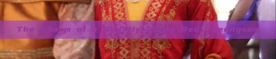 The Charm of a Slightly Plump Red Cheongsam