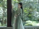 The Enchanting Youth of a Cheongsam Girl with Reverse-Large Sleeve