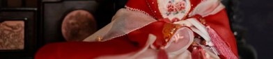 The Intricate Buttons of Cheongsam:A Cultural Emblem in Chinese Traditional Clothing