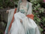 The Belt of the Round-necked Hanfu Robe:A Symbol of Traditional Chinese Elegance