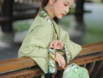 The Red Cheongsam Ceremony:A Traditional Chinese Wedding Splendor