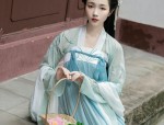 The Allure of Long-Style Chequered Qipao:A Cultural Icon of Chinese Traditional Elegance