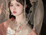 Winter Revamping of Cheongsam for Petite Women:A Guide to Styling and Fitting