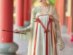 Embracing Youthful Elegance:The Revival of Qipao with Modern Charm