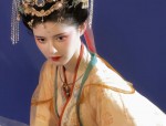 The Allure of Qipao at Weddings:A Cultural Fusion of Tradition and Modernity