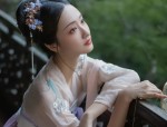 Golden Brocade Cheongsam-Style Dress:A Blend of Tradition and Modern Elegance