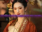 The Charm of V-neck Cheongsam with Mid-length Length
