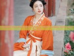 Traditional Chinese Clothing:The Enchantment of Blue Ma-Face Skirt with an Elegant Jacket