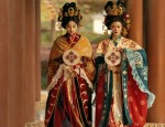 Red Glittery Cheongsam:A Blend of Tradition and Modernity