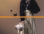 The Splendor of Four Seasons in a Horse-Tail Skirt