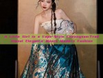 A Little Girl in a Cape-Style Cheongsam:Traditional Elegance Meets Modern Fashion