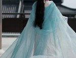 The Enchantment of Mule-Tail Skirt with a Lingerie Belt:Fashion Fusion for a Stylish Look