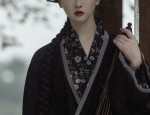 The Enchantment of Hanfu Green:A Shade of Ink-Green Explored