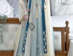 The Revival of Hanfu Fashion:Embracing the Traditional Elegance at 40