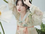 The Blooming Splendor of Hanfu:A Review on the Style of Hua Jian Ling