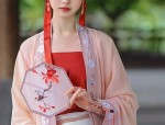 Modernizing the Classic:The Evolution of Round-neck Cheongsam