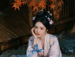 The Red Cheongsam and Shawl:A Symbol of Cultural Heritage and Elegance