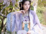White Moonlight Flowing Through Summer in Hanfu Fashion