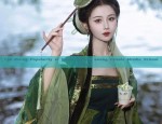 The Rising Popularity of Hanfu Cloud肩 among Female Middle School Students