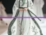 The Splendor of Ming-Style Hanfu:Womens Cloud-肩饰的华丽魅力